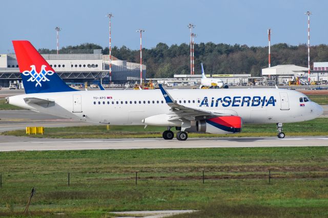 Airbus A320 (YU-APO)