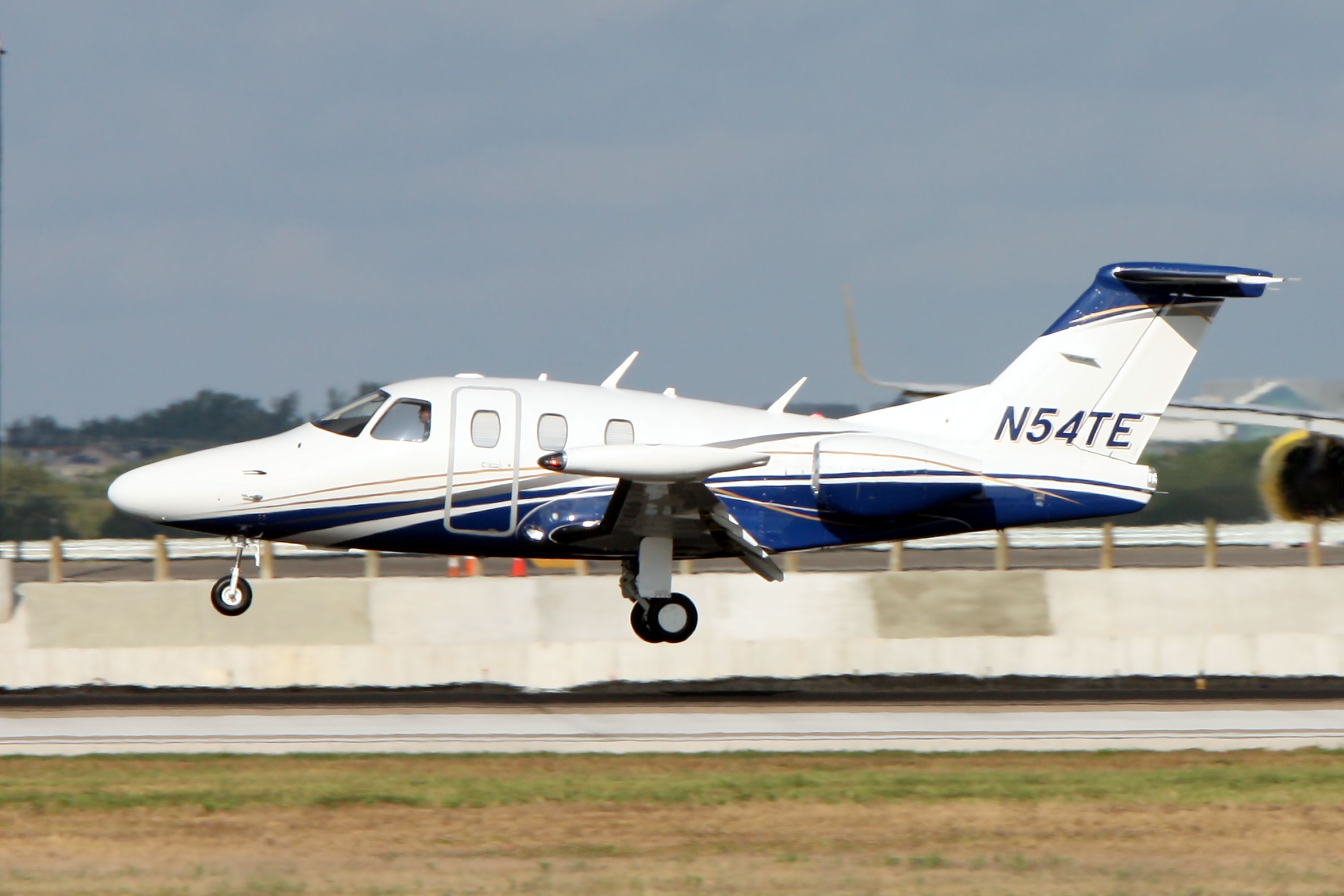 Eclipse 500 (N54TE)