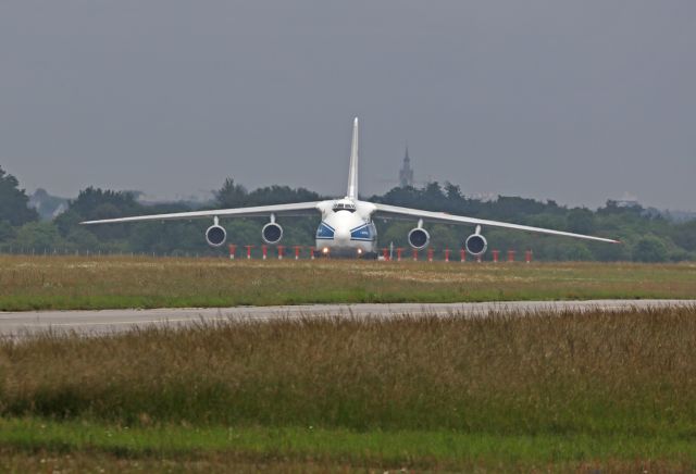 Antonov An-124 Ruslan (RA-82078) - landing Nantes le 3 juin 2016