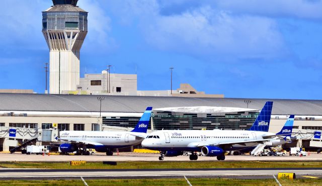 Airbus A320 (N536JB) - JetBlue Airways Airbus A320-232 N536JB (cn 1784) "Canyon Blue"br /br /San Juan - Luis Munoz Marin International (SJU / TJSJ)br /Puerto Rico, February 23, 2013 br /Tomás Del Coro