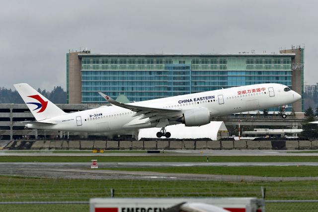 Airbus A350-900 (B-324W)