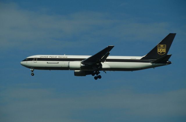 BOEING 767-300 (N304UP) - Final Approach to Narita Intl Airport Rwy34L on 1996/10/27