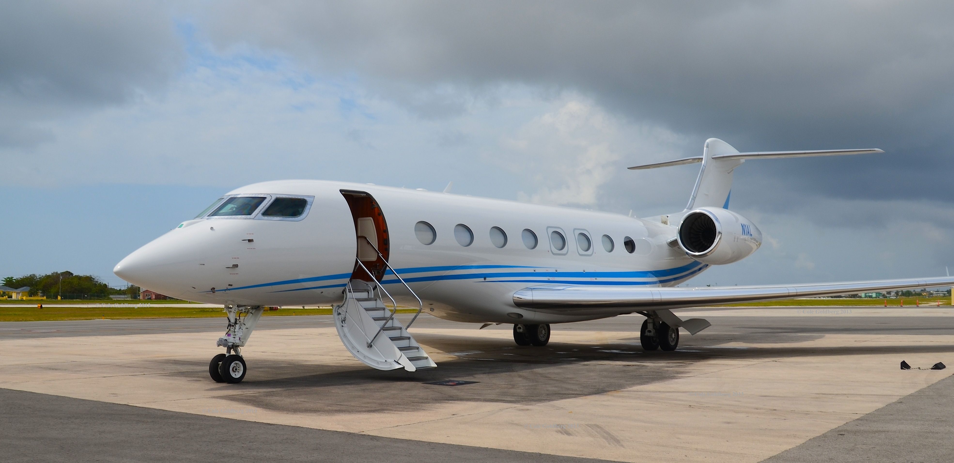 Gulfstream Aerospace Gulfstream G650 (N1AL) - N1AL seen at Owen Roberts International Airport. The plane brought ILFC executives to a meeting with Cayman Airways executives. Please look for more photos at Opshots.net