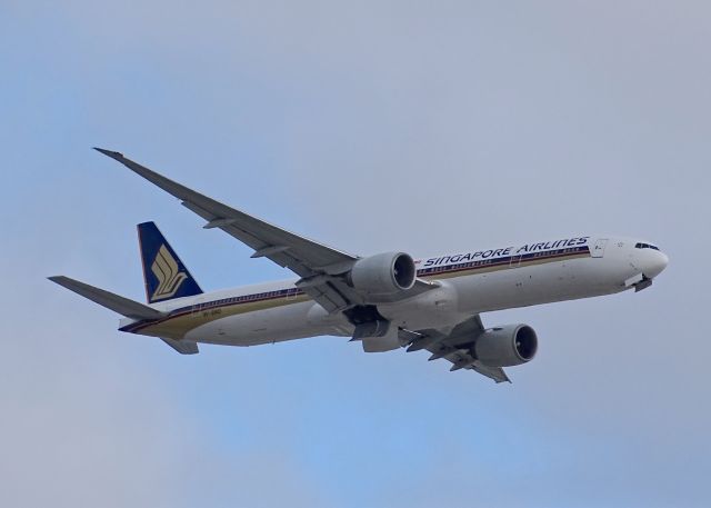 BOEING 777-300 (9V-SWD)