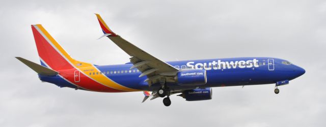 Boeing 737-800 (N8678E)