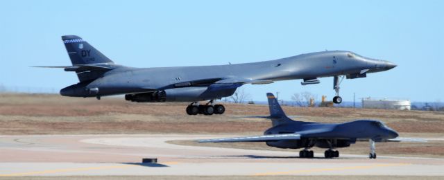 Rockwell Lancer (86-0140) - "Last Lancer" on final as "Night Stalker" waits for clearance