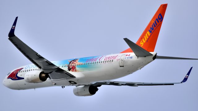 Boeing 737-800 (C-GTVG)