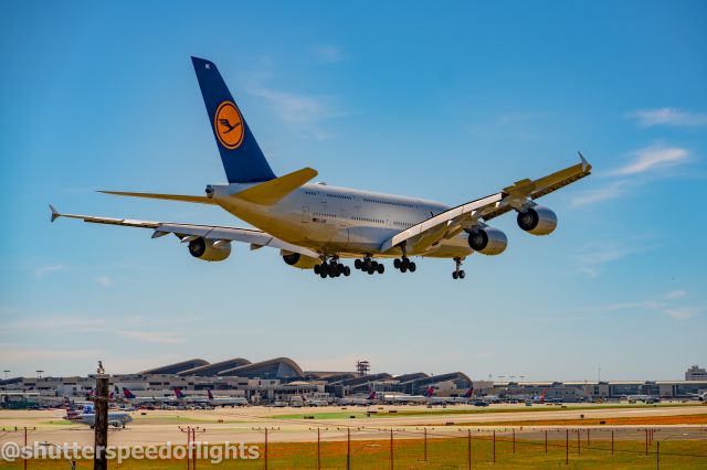 Airbus A380-800 (D-AIMK)