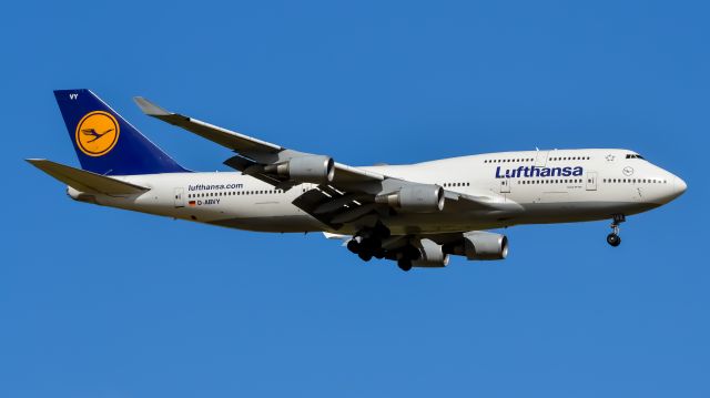 Boeing 747-200 (D-ABVY) - Short final for 17R in Denver International on April 20-2019