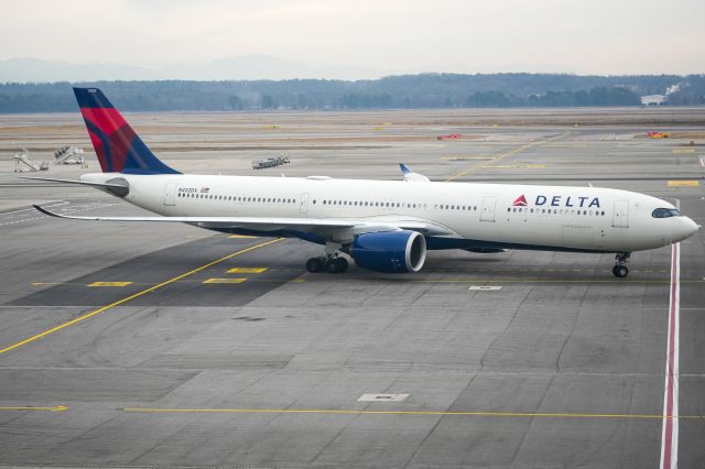 Airbus A330-900 (N402DX)