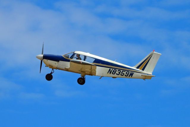 Piper Cherokee (N8359W)