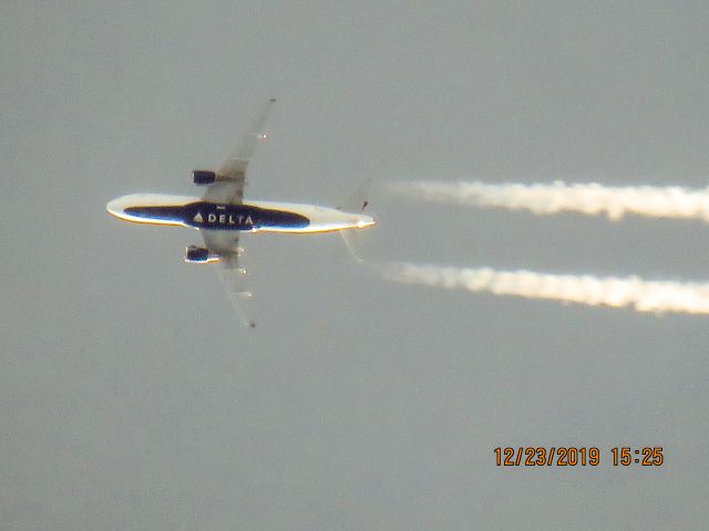 Airbus A320 (N352NW)