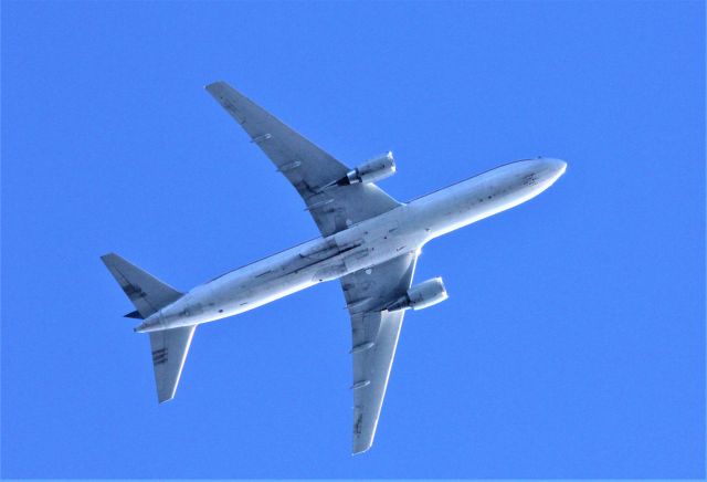 C-FMIJ — - C-FMIJ Boeing 767-328 CARGOJET AIRWAYS en vol au dessus de la ville de Lavaltrie QC. le 03-10-2021 à 14:28