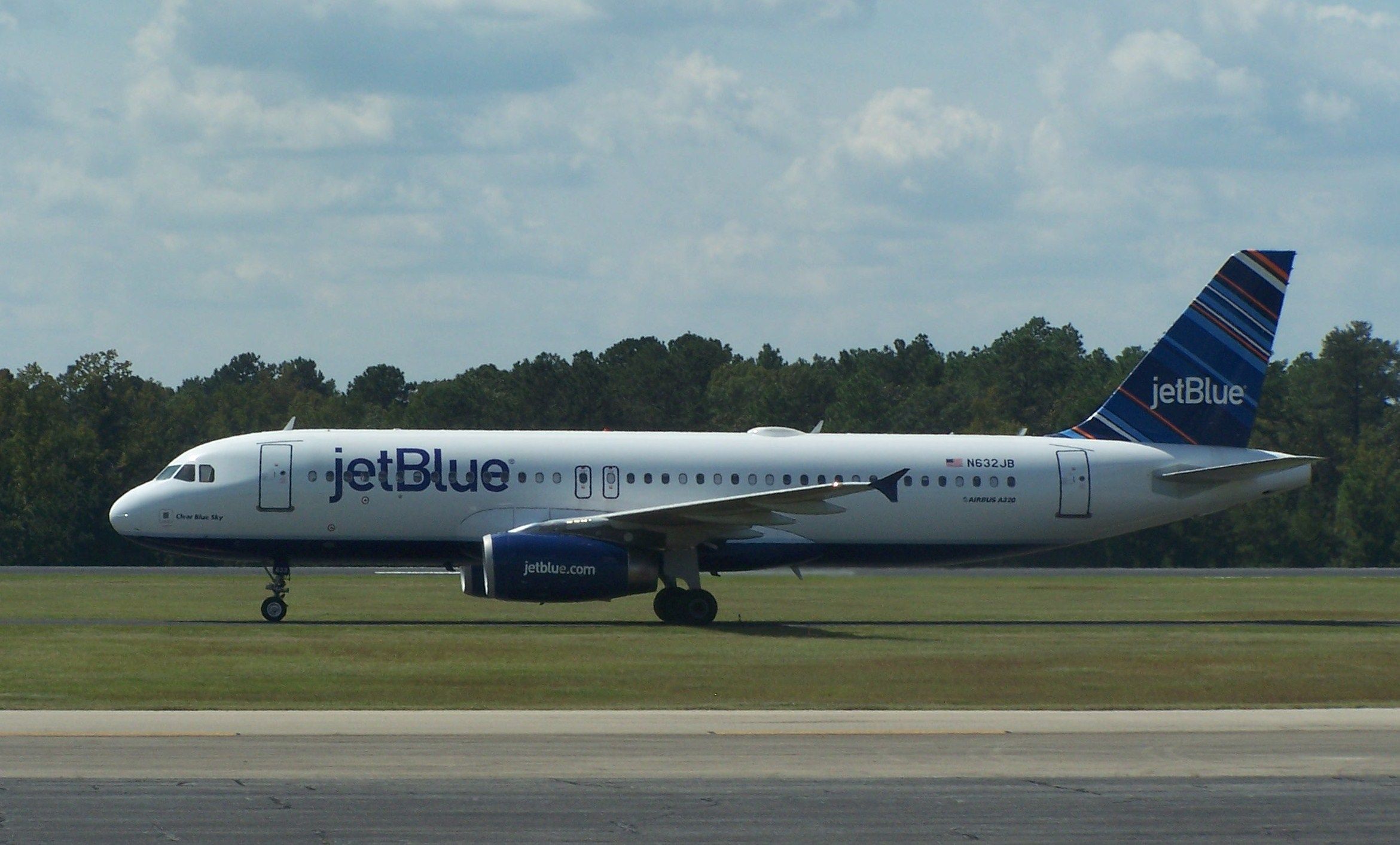 Airbus A320 (N632JB) - jetBlue A320 at Hattiesburg Regional airport in Mississippi