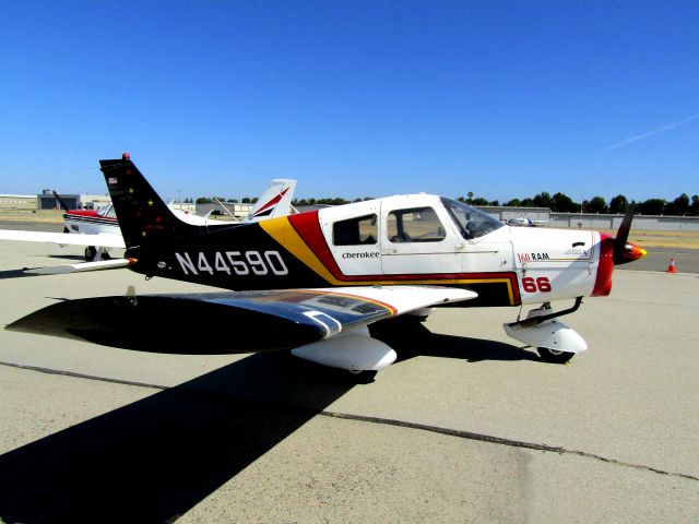 Piper Cherokee (N44590) - On the ramp