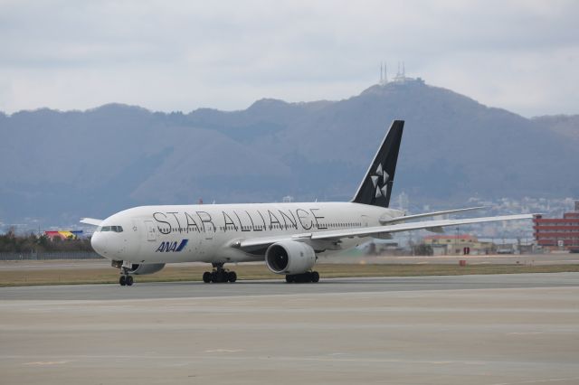 Boeing 777-200 (JA711A) - 16 April 2015:HKD-HND.