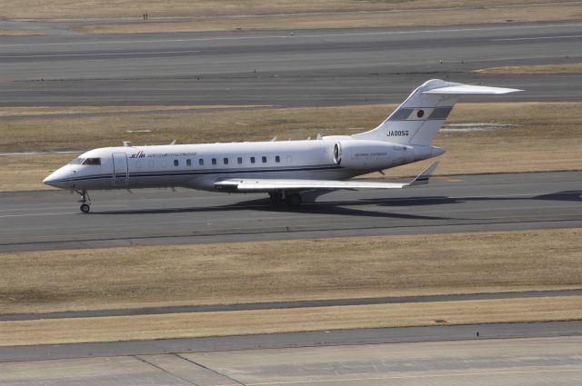 JA005G — - Taxi at Haneda Intl Airport on 2012/02/24 "Japan Civil Aviation Bureau"