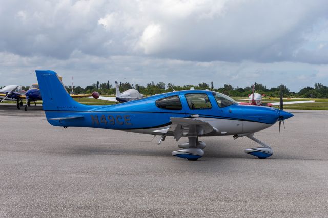 Cirrus SR-22 (N49CE)