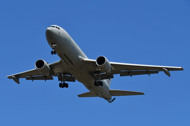 BOEING 767-200 (62228) - Italian Air Force arriving at YYC on July 28.