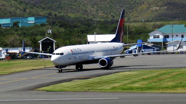 Boeing 737-900 (N826DN)