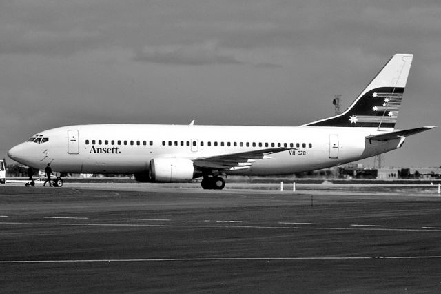 Boeing 737-700 (VH-CZB) - ANSETT AIRLINES OF AUSTRALIA - BOEING 737-377 - REG : VH-CZB (CN 47004/81) - ADELAIDE INTERNATIONAL AIRPORT SA. AUSTRALIA - YPAD 16/8/1987