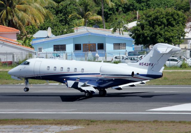 Bombardier Challenger 300 (N542FX)