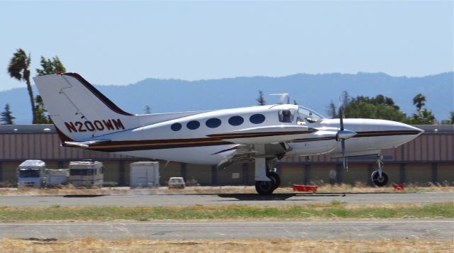 Cessna 421 (N200WM)