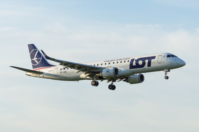 Embraer ERJ-190 (SP-LMA) - WAW SPOTTING