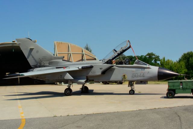 PANAVIA Tornado (MM7062) - ready for the fueltruck