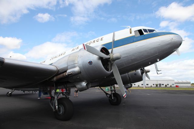 Douglas DC-3 (ZK-DAK)