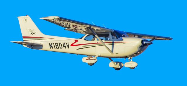 Cessna Skyhawk (N1804V) - N1804V 1976 Cessna R172K Hawk XP s/n R1722214 - North Las Vegas Airport  KVGTbr /Photo: TDelCorobr /December 18, 2024