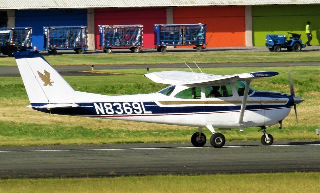 Cessna Skyhawk (N8369L)