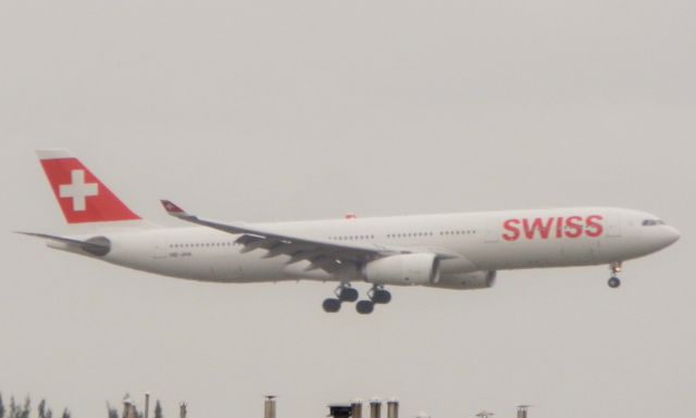 Airbus A330-300 (HB-JHA)