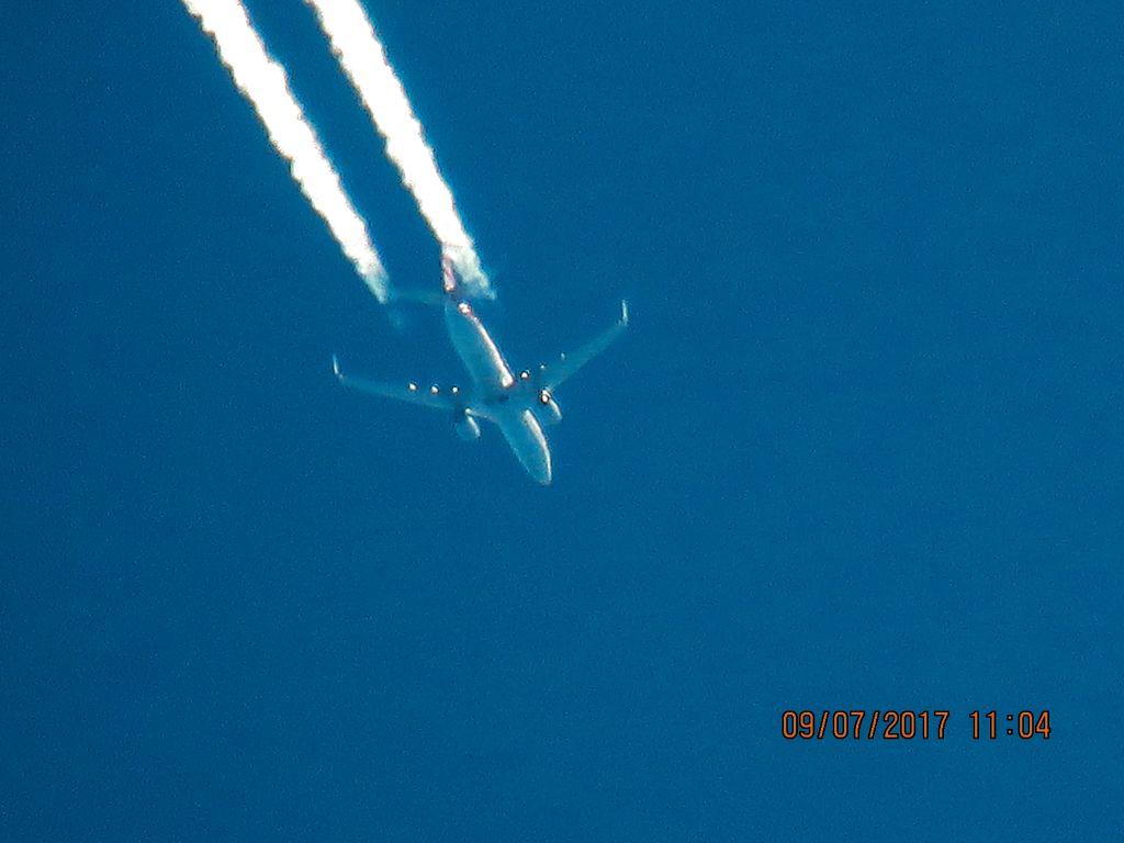 Boeing 737-800 (N925AN)