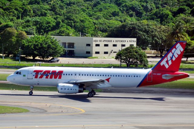Airbus A320 (PR-MBF) - PR-MBFbr /Airbus A320-232br /05/05/2017