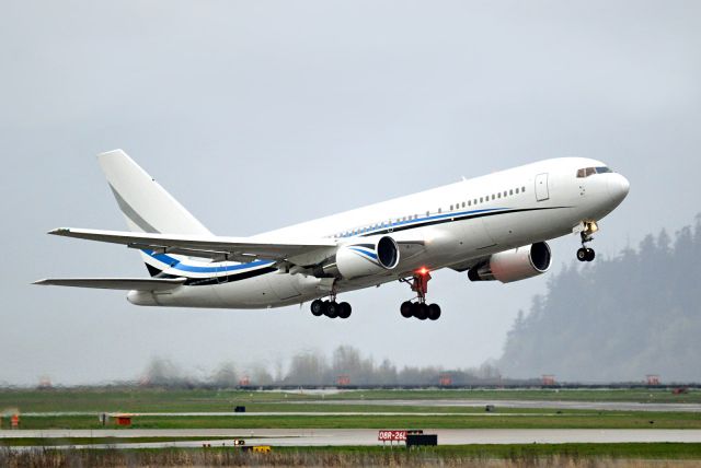 BOEING 767-200 (N767MW)