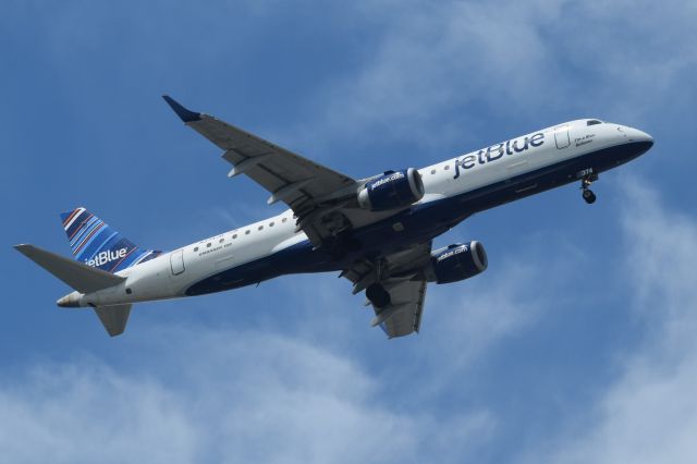 Embraer ERJ-190 (N374JB)