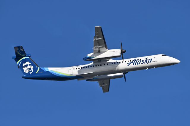 de Havilland Dash 8-400 (N439QX)