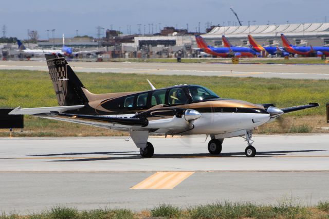 Beechcraft Baron (58) (N142DR)