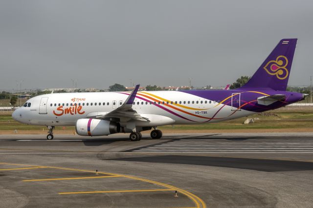 Airbus A320 (HS-TXK) - 8th January, 2020: Lining up on runway 01R at Bangkok's Suvarnabhumi for takeoff. 