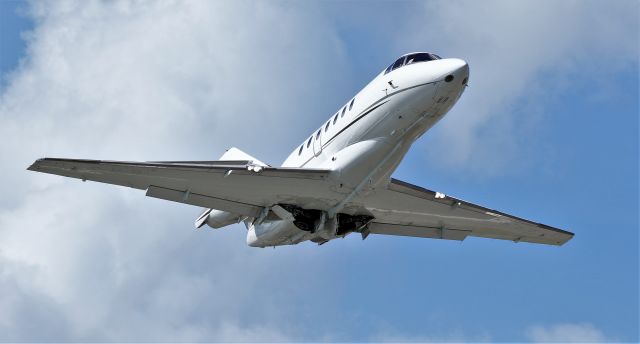 Hawker 1000 twin jet H25C Aircraft page 1 FlightAware