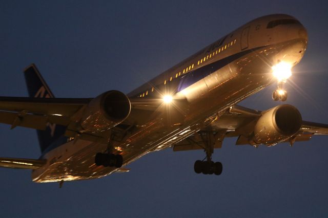 BOEING 767-300 (JA8670) - 17 September 2015:HND-HKD.