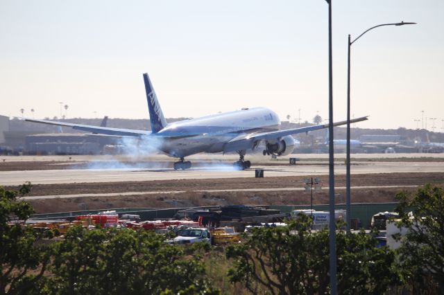 BOEING 777-300ER (JA798A)