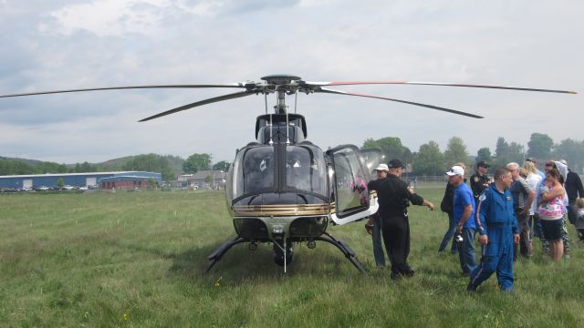 Bell 407 (N872ST)