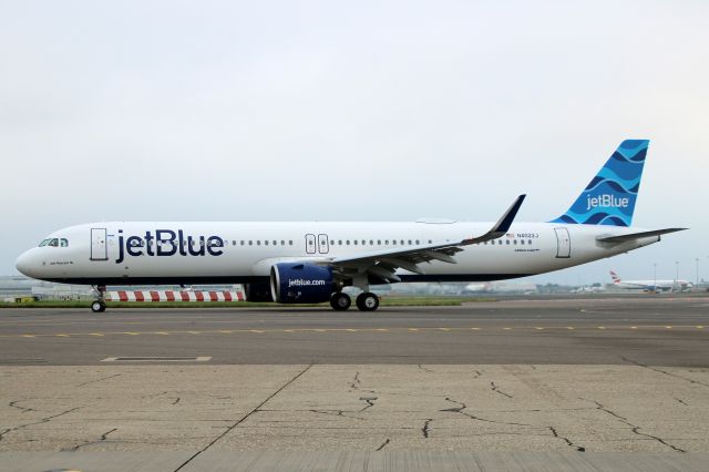 Airbus A321neo (N4022J) - Taxiing to Stand 216 on 13-Jun-21 operating proving flight JBU9400 from KJFK on its first visit to EGLL.