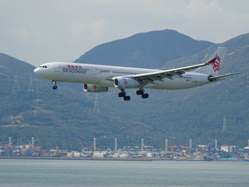 Airbus A330-300 (B-HWM)