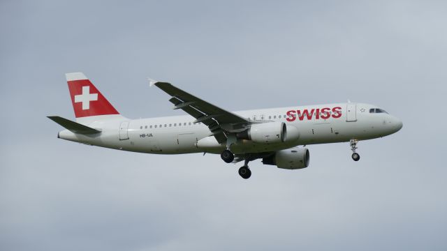 Airbus A320 (HB-IJL) - Final for landing on RWY14 on 25th April 19.