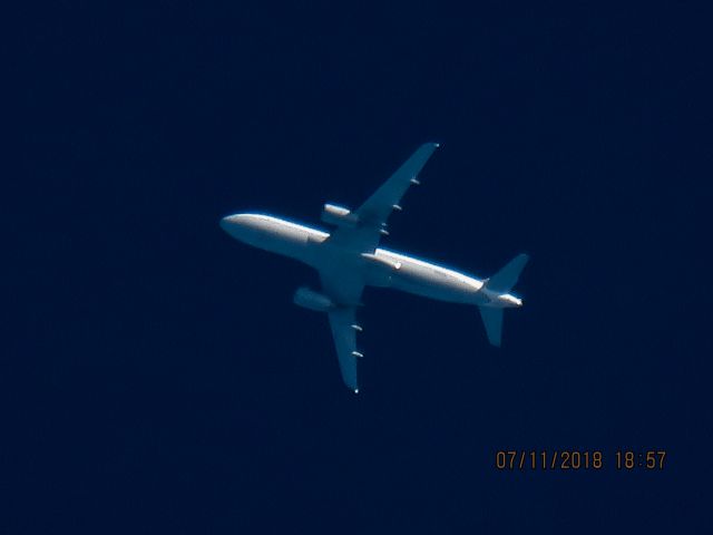 Airbus A320 (N483UA)