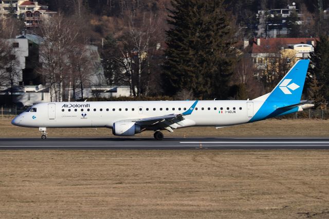 EMBRAER 195 (I-ADJN)