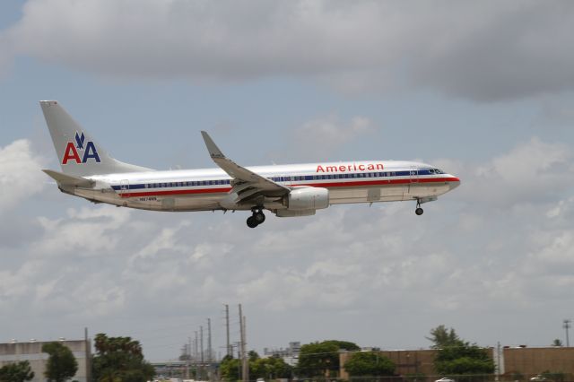 Boeing 737-800 (N874NN)